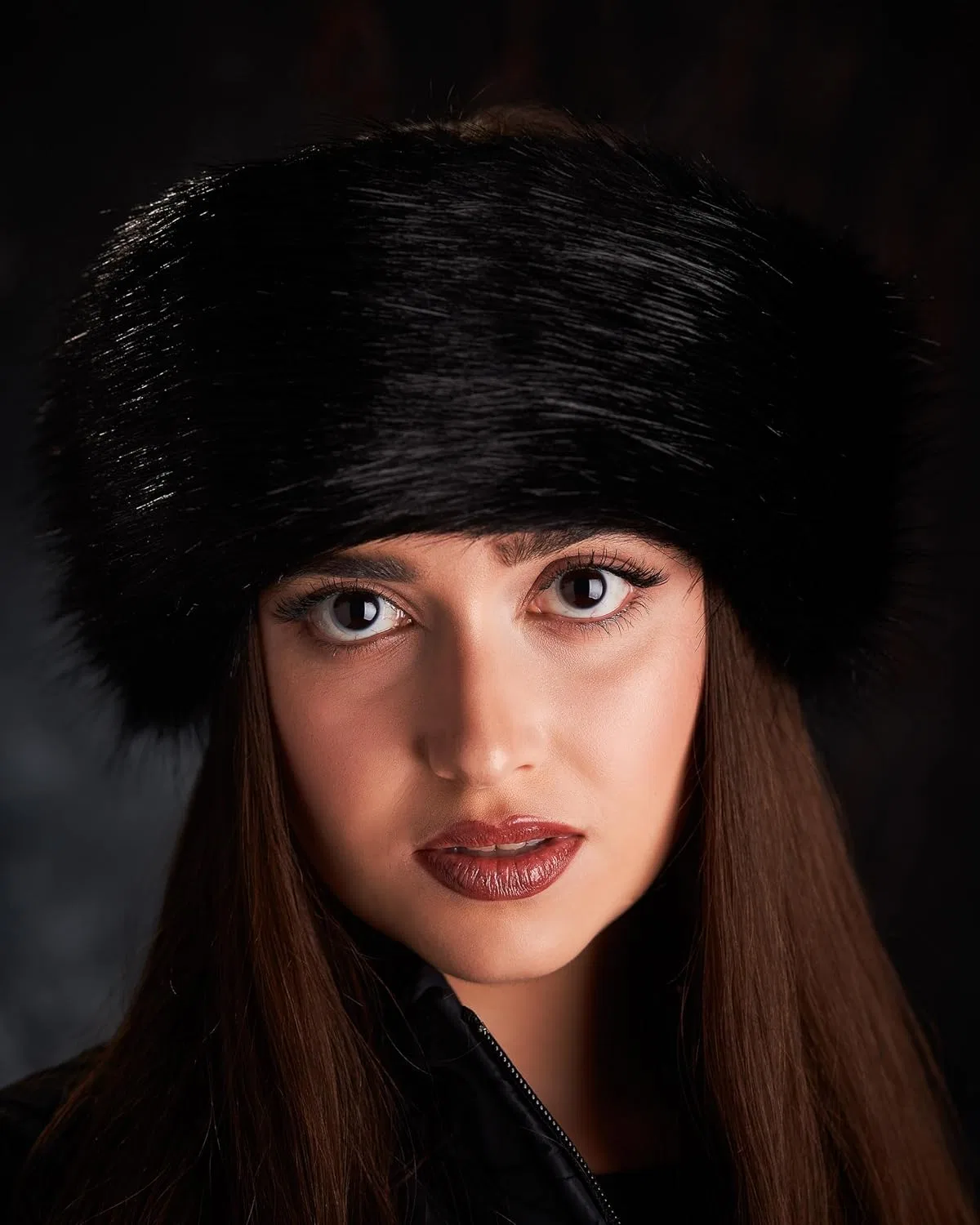 Женская меховая повязка на голову Futrzane Classic Headband, размер M, черная Futrzane, Black Classic — фото 2