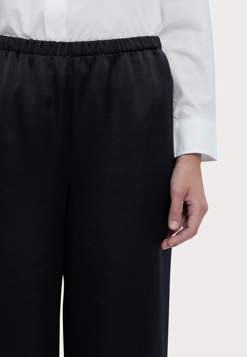 

Брюки PANTALONI Armani Exchange, черный