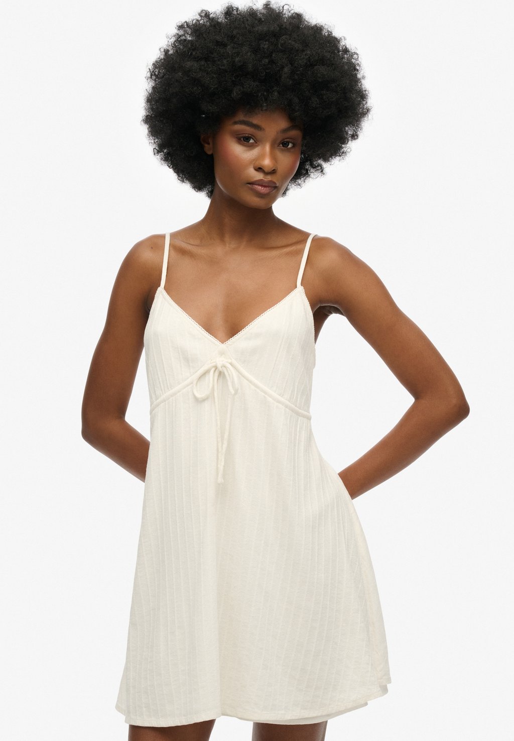 

Повседневное платье TEXTURED CAMI MINI Superdry, белый