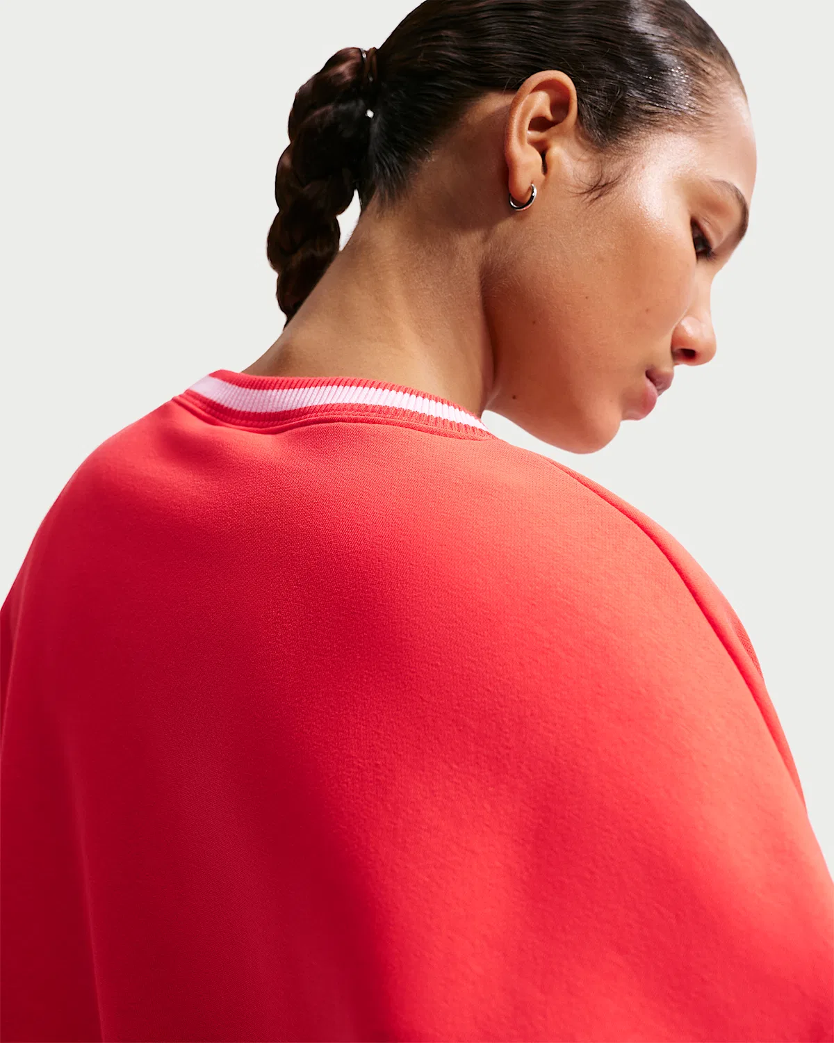 Женский оверсайз свитшот с круглым вырезом Nike Sportswear Phoenix Fleece, Light Crimson/Sail — фото 2