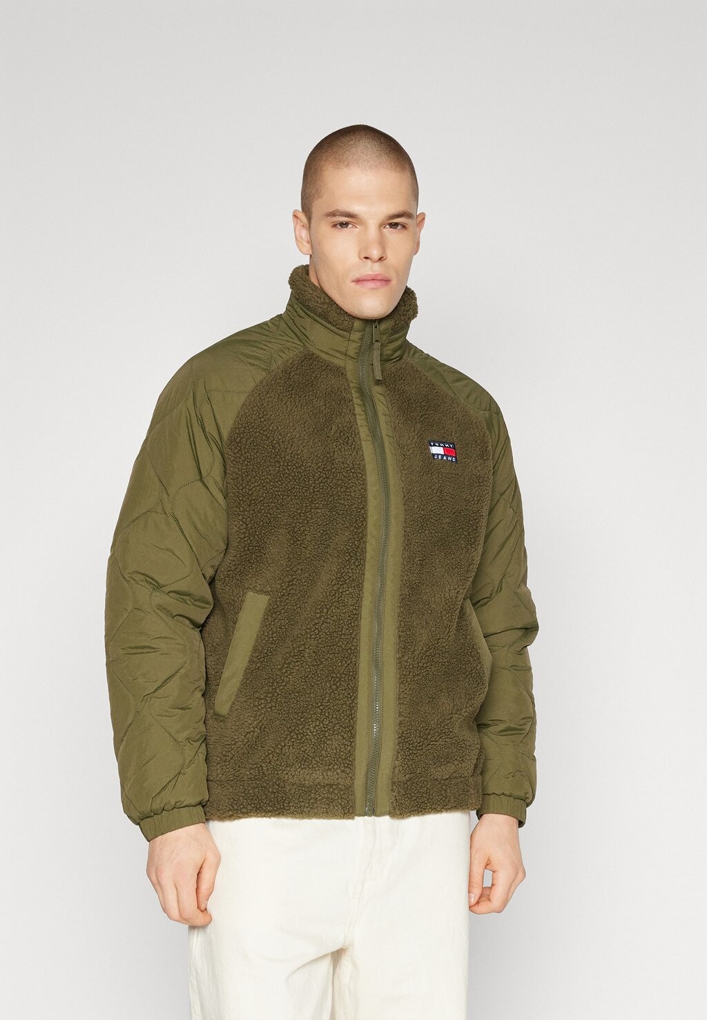 

Флисовая куртка Tommy Jeans КУРТКА MIX MEDIA, цвет drab olive green