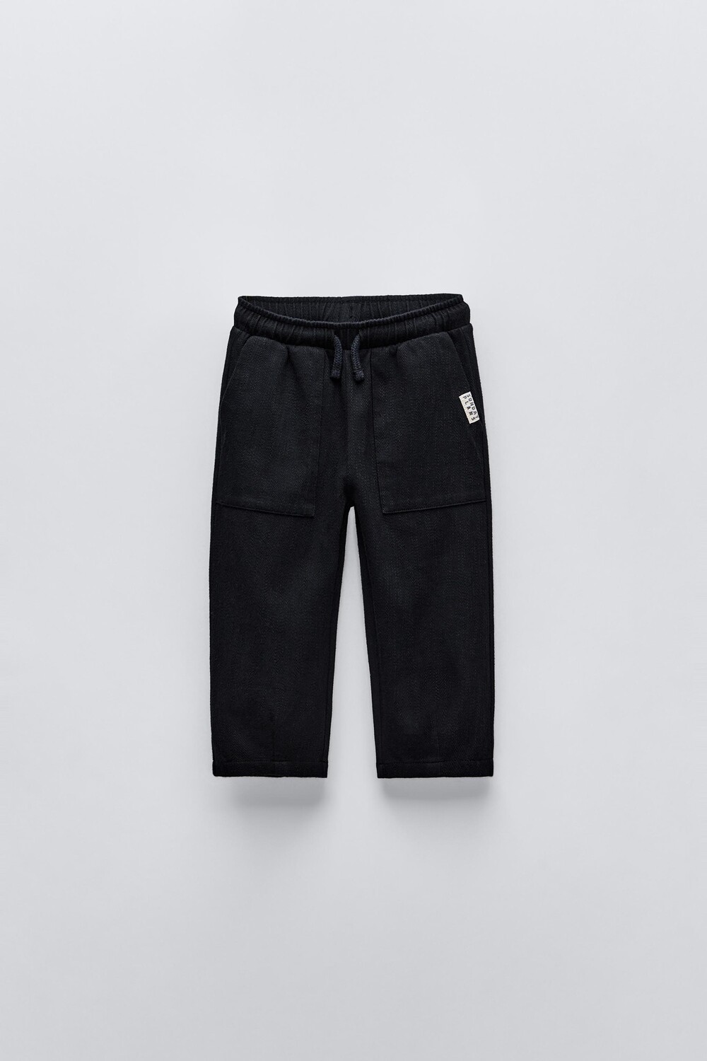 

Брюки с текстурой и аппликациями-этикетками ZARA, черный