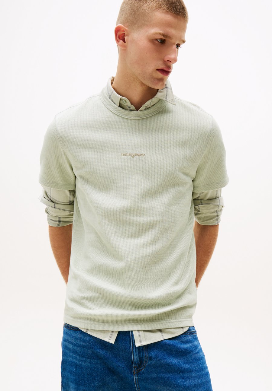 

Футболка Tommy Jeans WAFFLE SCRIPT TEE, Misty Sage/Mint