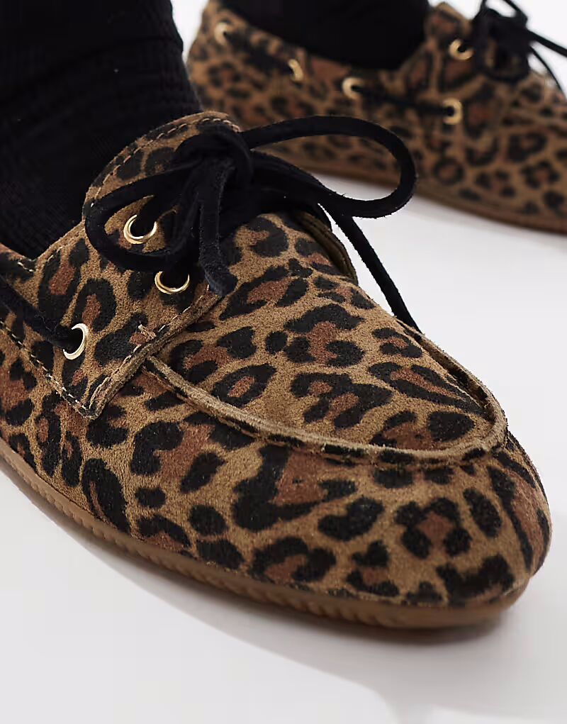 Туфли-лодочки schuh Lyanna из замши с леопардовым принтом — фото 2