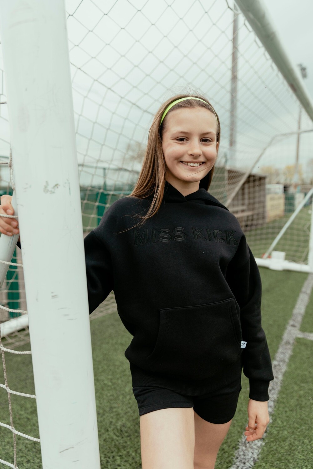 

Толстовка Leah для девочек черного цвета с вышивкой Miss Kick, черный