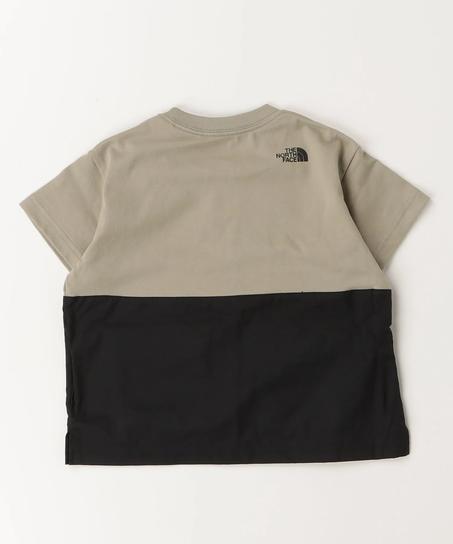 Детская футболка с карманами для приключений T Adventure Tee THE NORTH FACE чёрная — фото 3