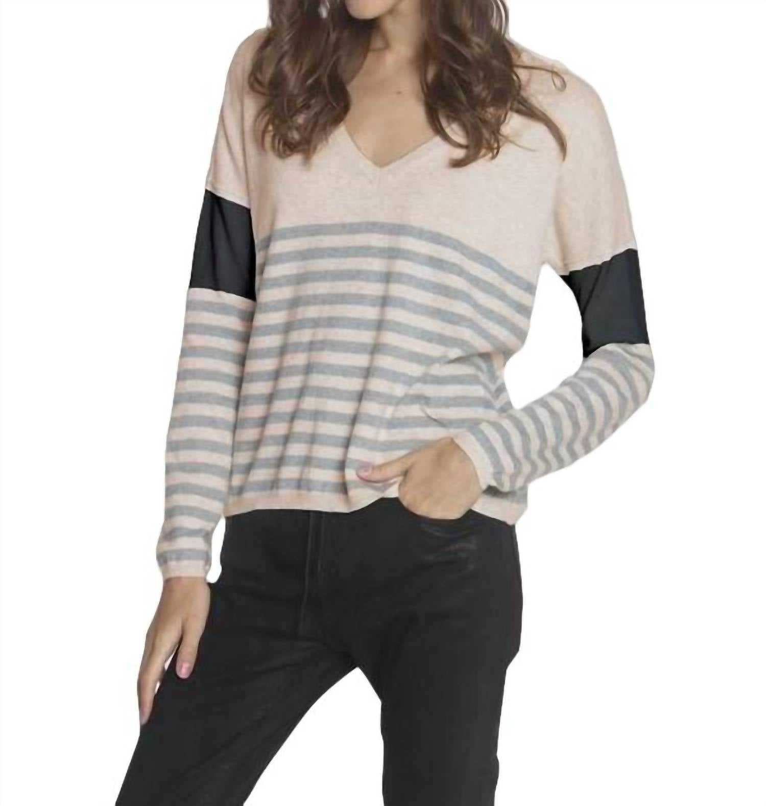 

Топ Lindsey Stripe Vee в цвете Sand/fog LABEL+thread
