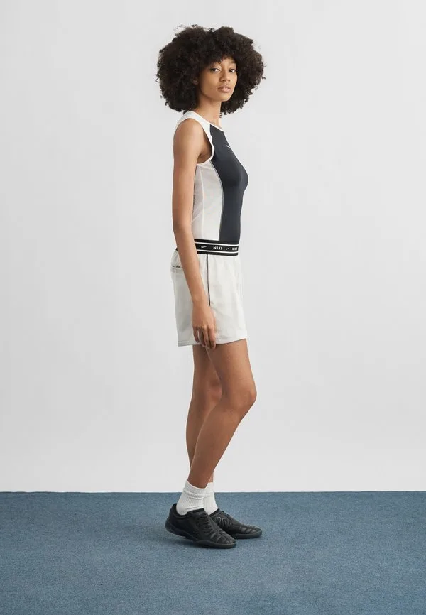 Шорты Nike Sportswear, Light Bone/Black — фото 2