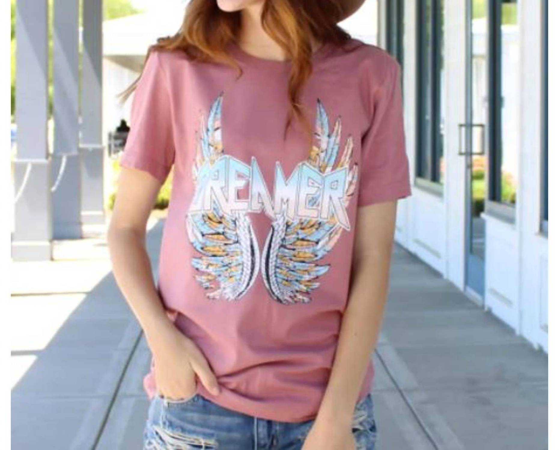

Футболка Dreamer Wings Boho Graphic Tee в лиловом цвете Glittering South
