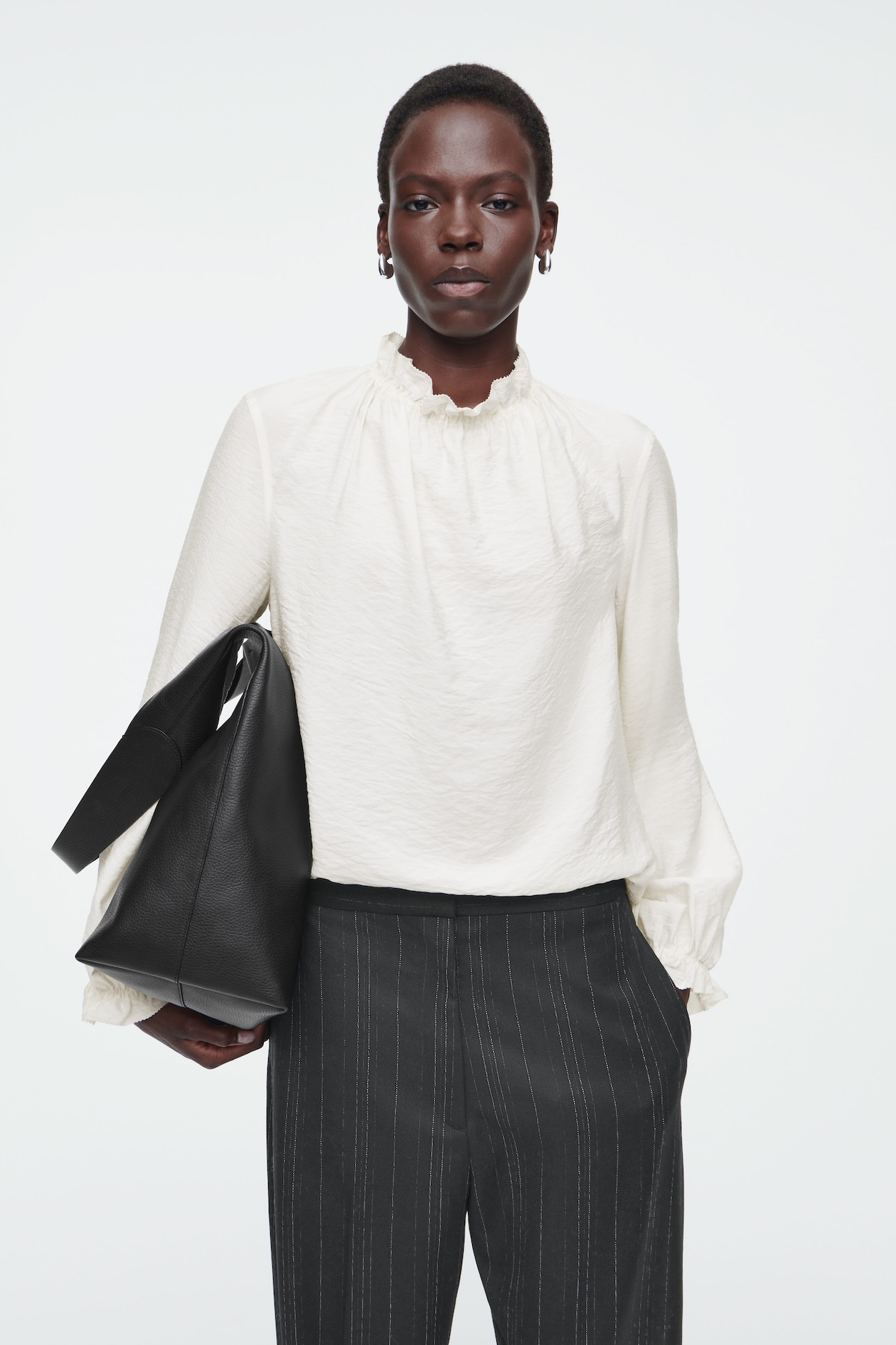 

Блузка с высоким вырезом COS, цвет Off-white