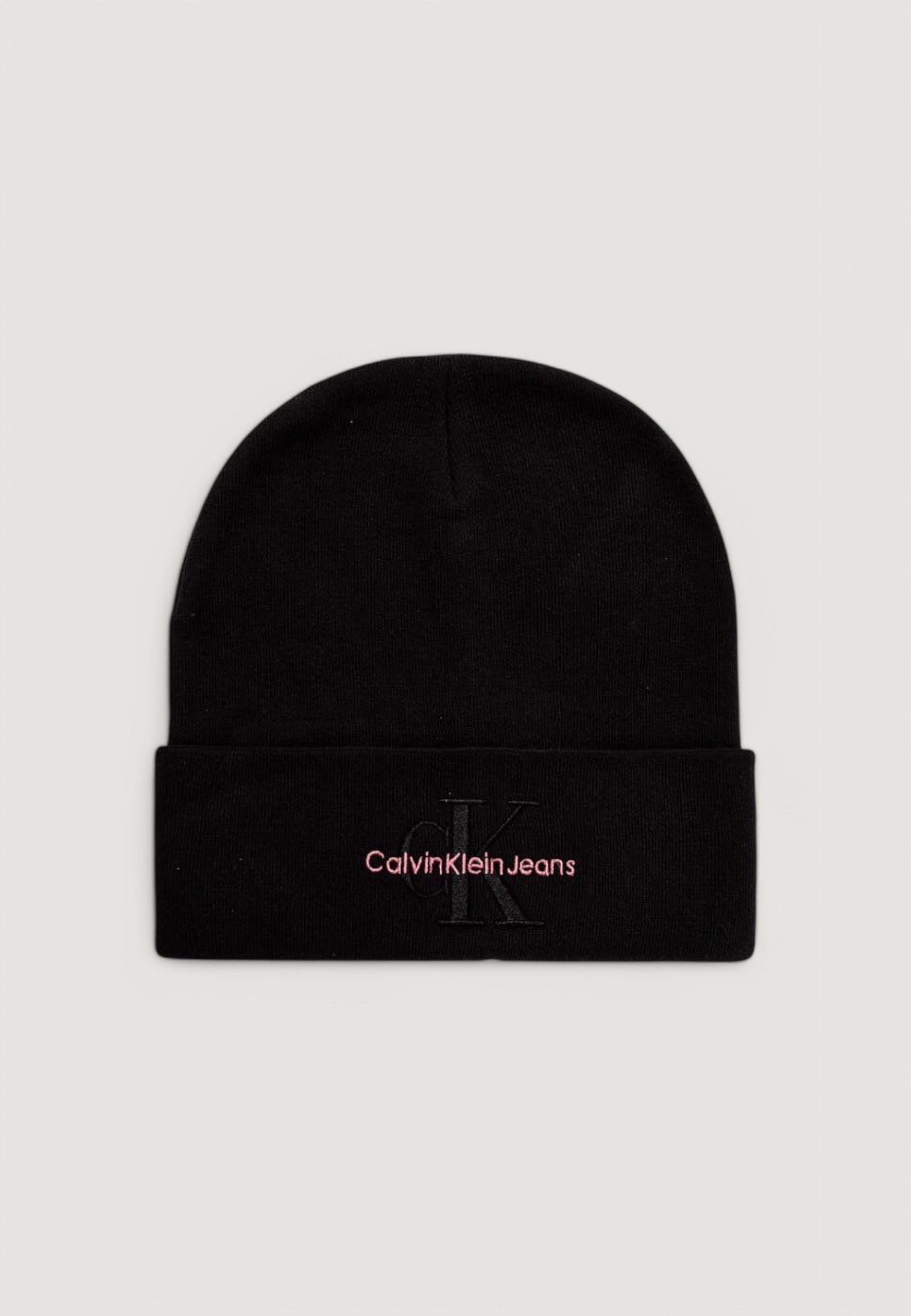 

Бейсболка Calvin Klein Jeans, черный