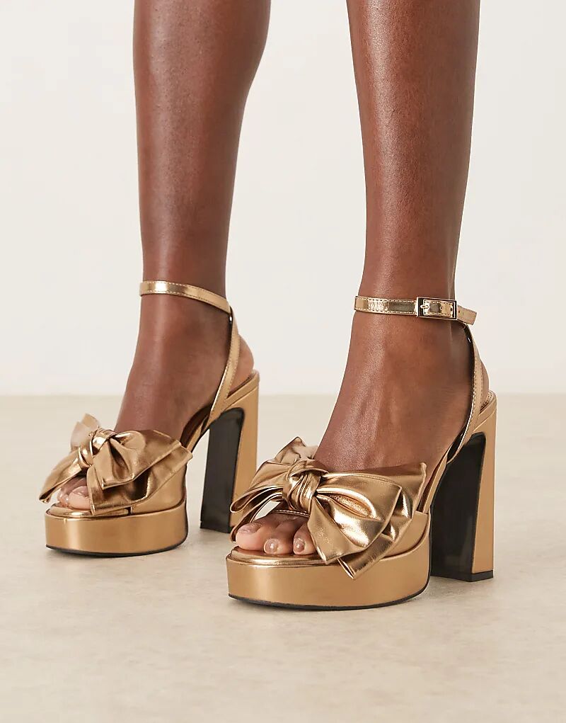 Босоножки Nala ASOS DESIGN на платформе с большим бантом и каблуком-каблуком золотистого цвета — фото 4