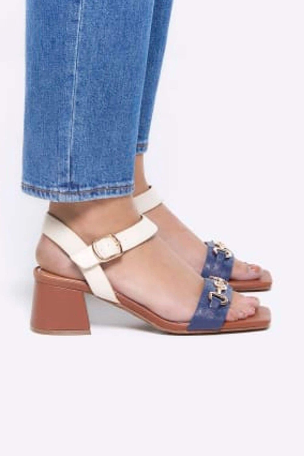 

Босоножки на низком каблуке River Island, коричневый