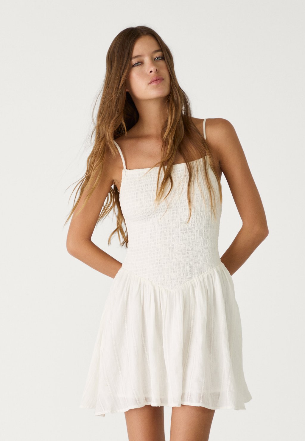 

Повседневное платье STRAPPY Stradivarius, белый