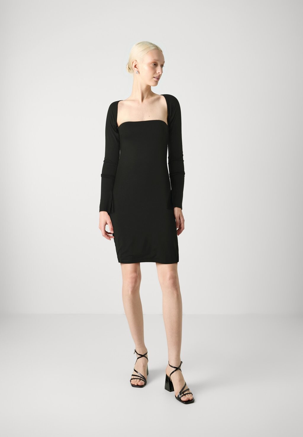 

Платье из джерси SQUARE NECK MINI DRESS Gina Tricot, черный