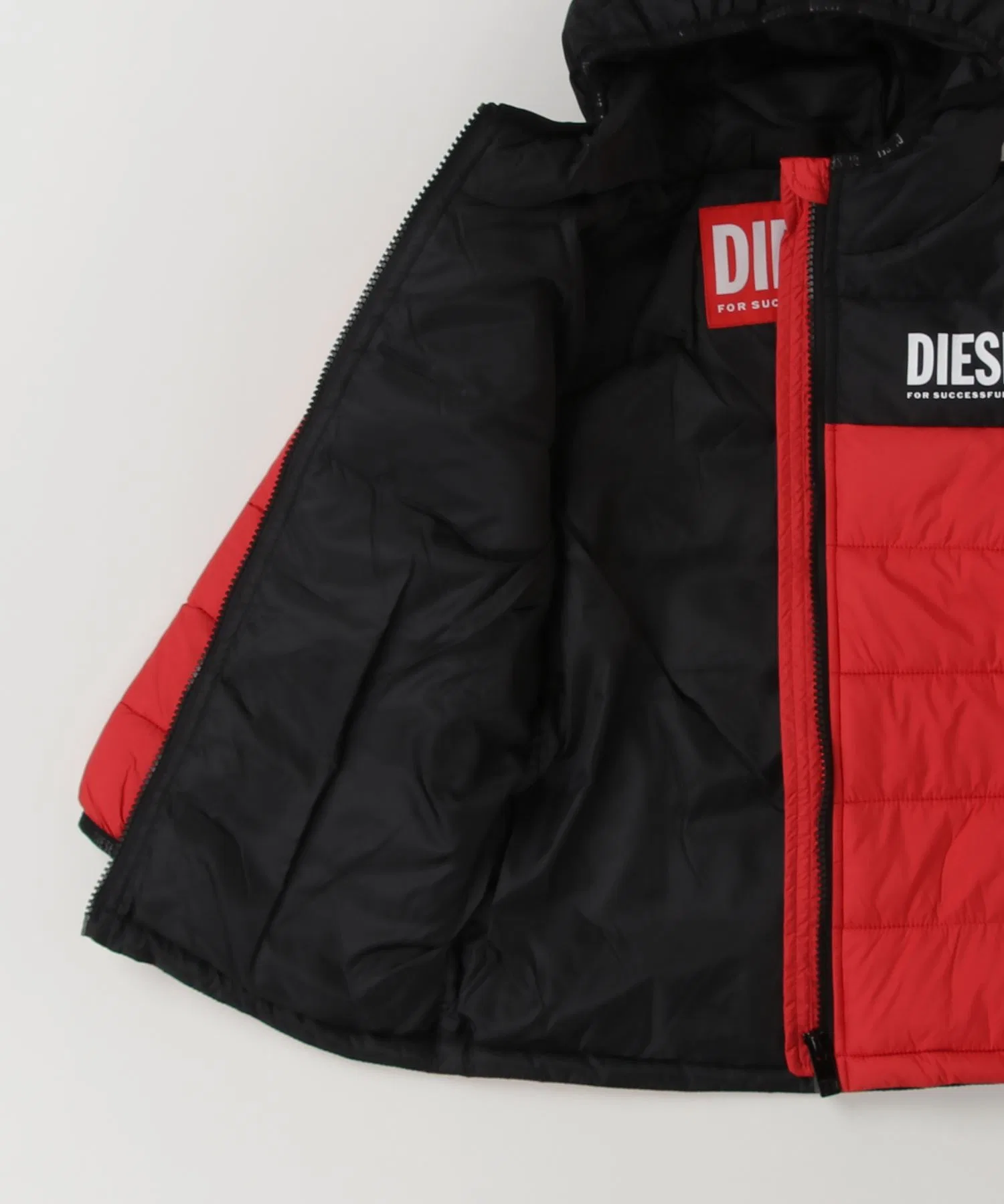Детская и подростковая пуховая куртка с логотипом бренда DIESEL — фото 3