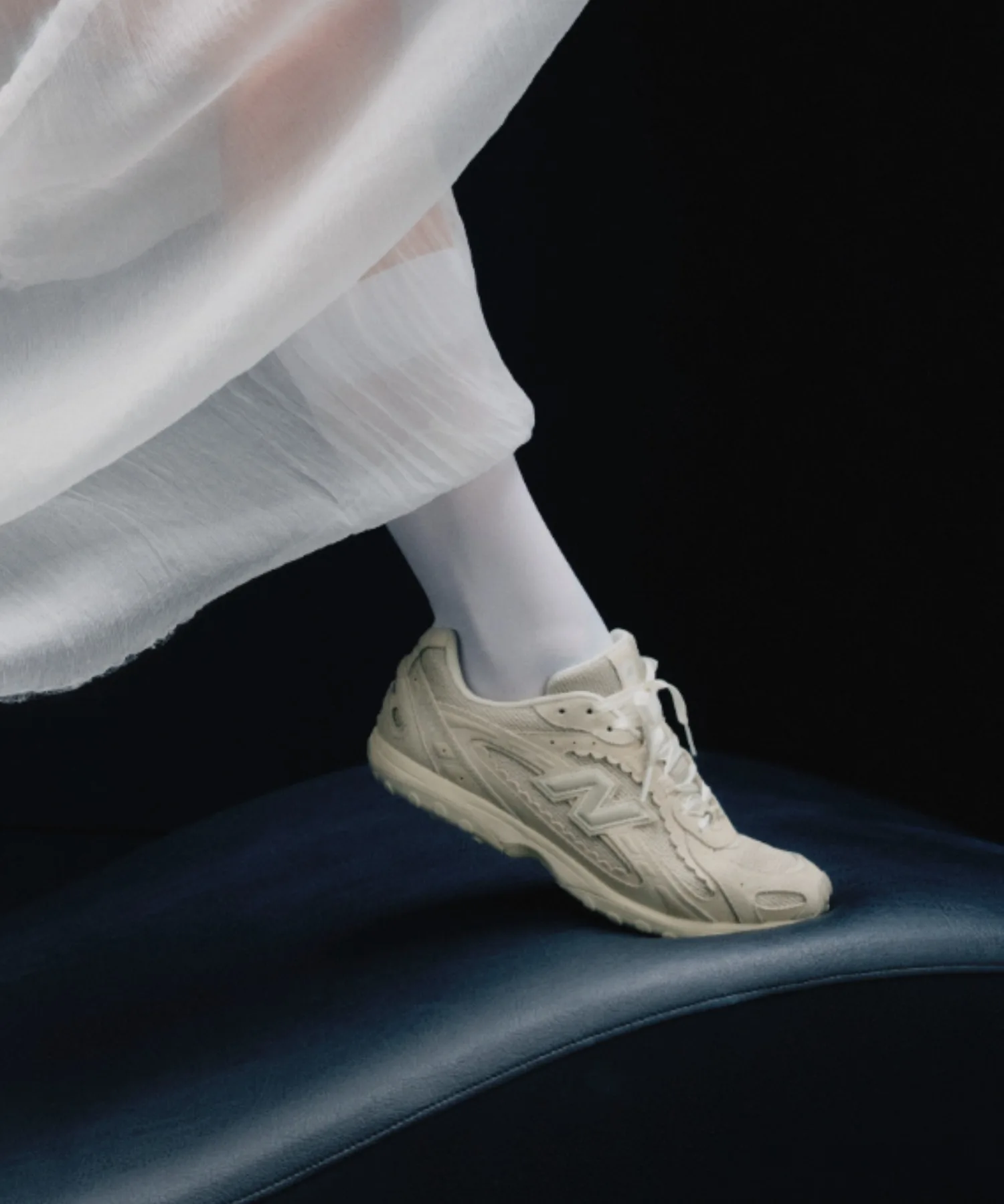 Кроссовки из натуральной кожи и меша 204L New Balance светлые бежевые — фото 4