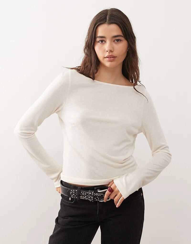 

Текстурированный лонгслив COLLUSION с длинными рукавами и вырезом-срезом в цвете экрю