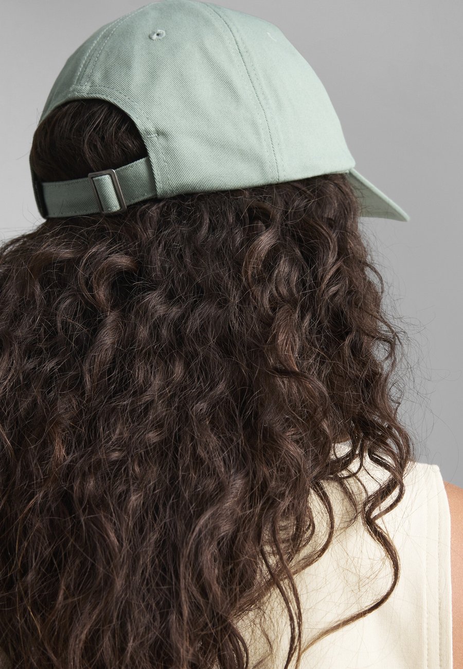 

Бейсболка Puma ESS SCRIPT LOGO DAD, Green Moon/Light Green