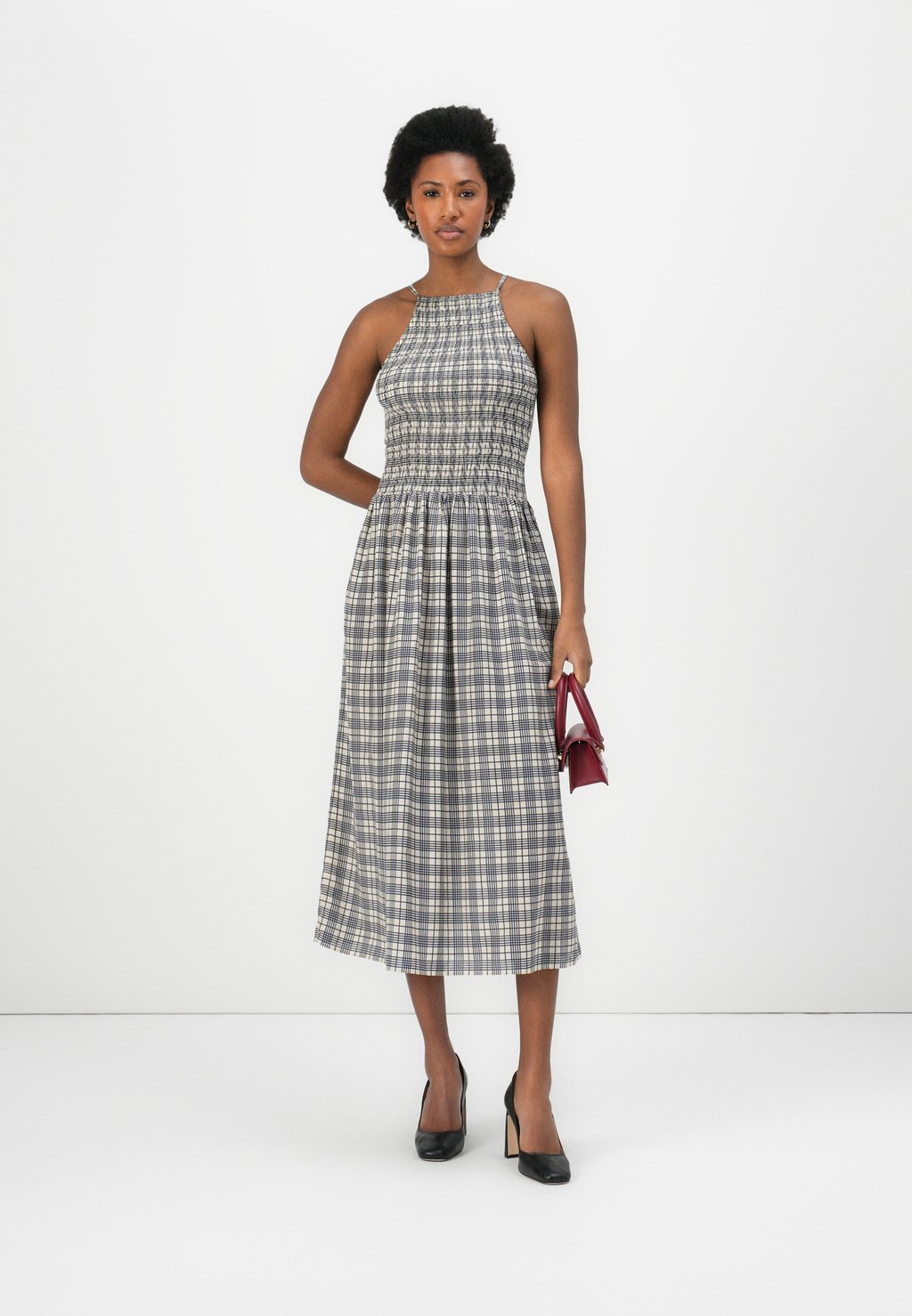 Повседневное платье SHIRRED SLEEVELESS MIDI DRESS Tommy Hilfiger, светло-голубой — фото 2