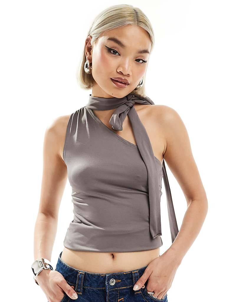 

Weekday – Iza – коричневый топ на одно плечо, эксклюзивно для ASOS