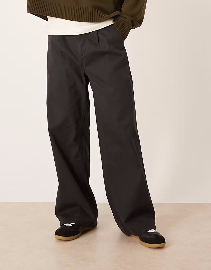 

Свободные брюки-чинос черного цвета со складками Asos Design