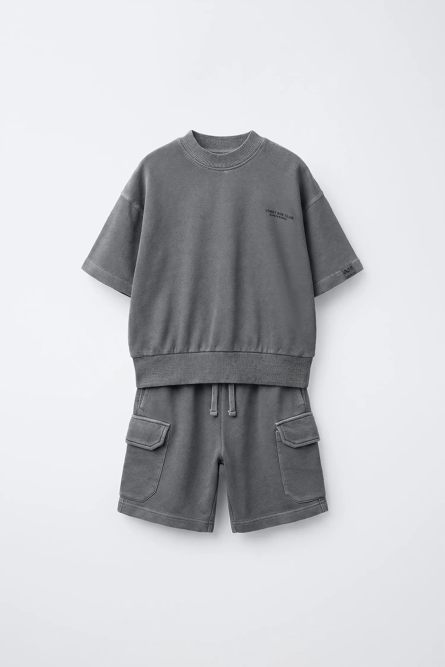Комплект из толстовки с коротким рукавом и шорт-бермуд в стиле карго Zara, антрацитово-серый