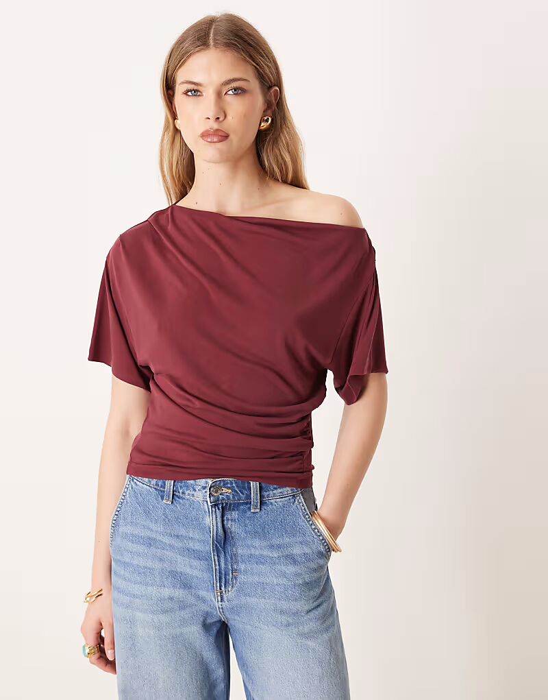 

Топ из модала с открытыми плечами и драпировкой в ​​винном цвете ASOS DESIGN