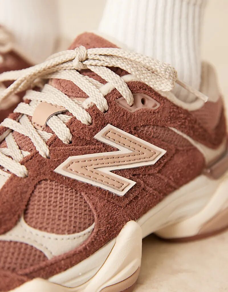 Кроссовки унисекс New Balance 9060 коричневого цвета — фото 4