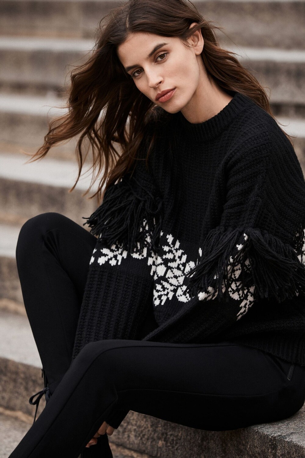 

Жаккардовый свитер с бахромой Mint Velvet, черный