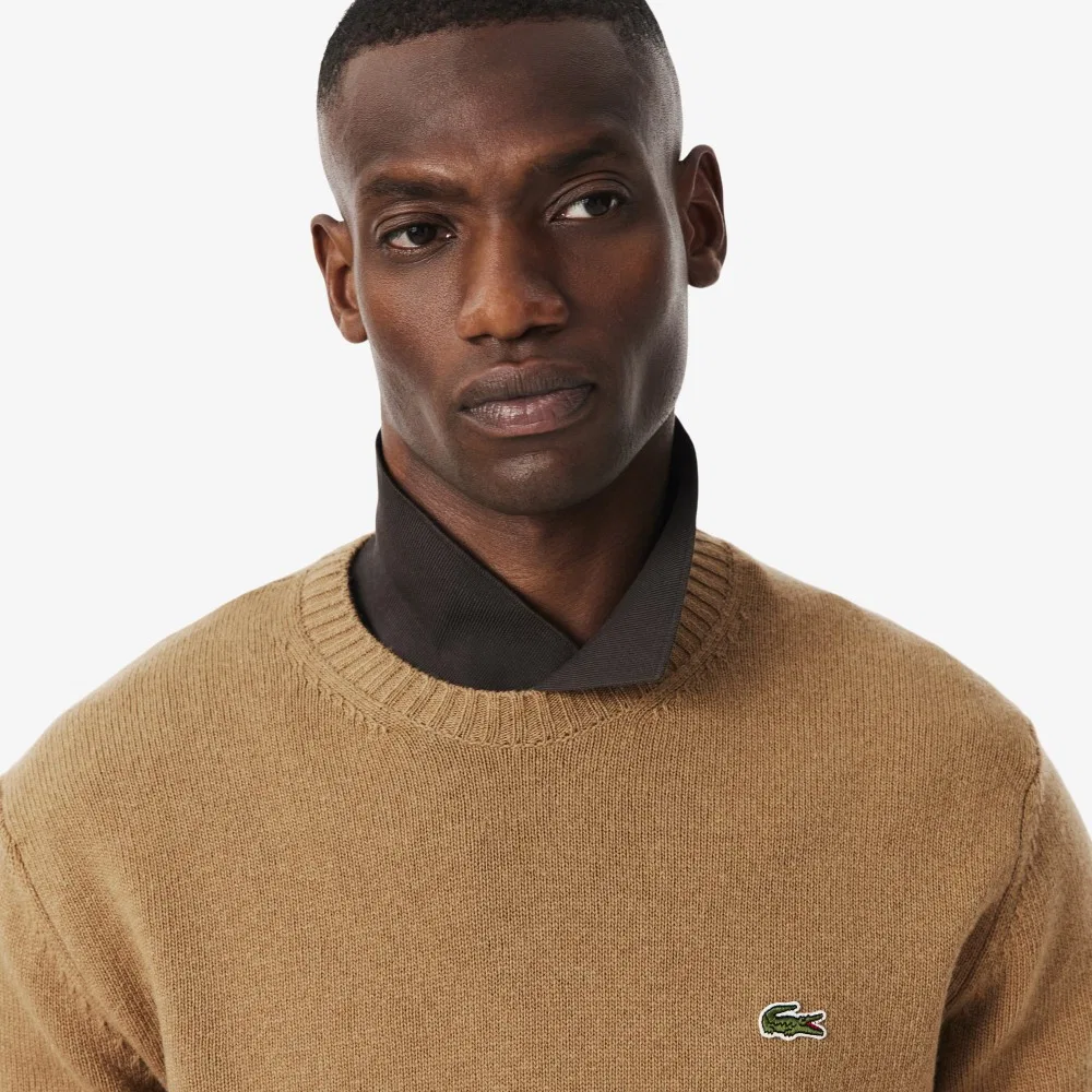 Мужской шерстяной свитер с круглым вырезом светло-коричневый от Lacoste — фото 2