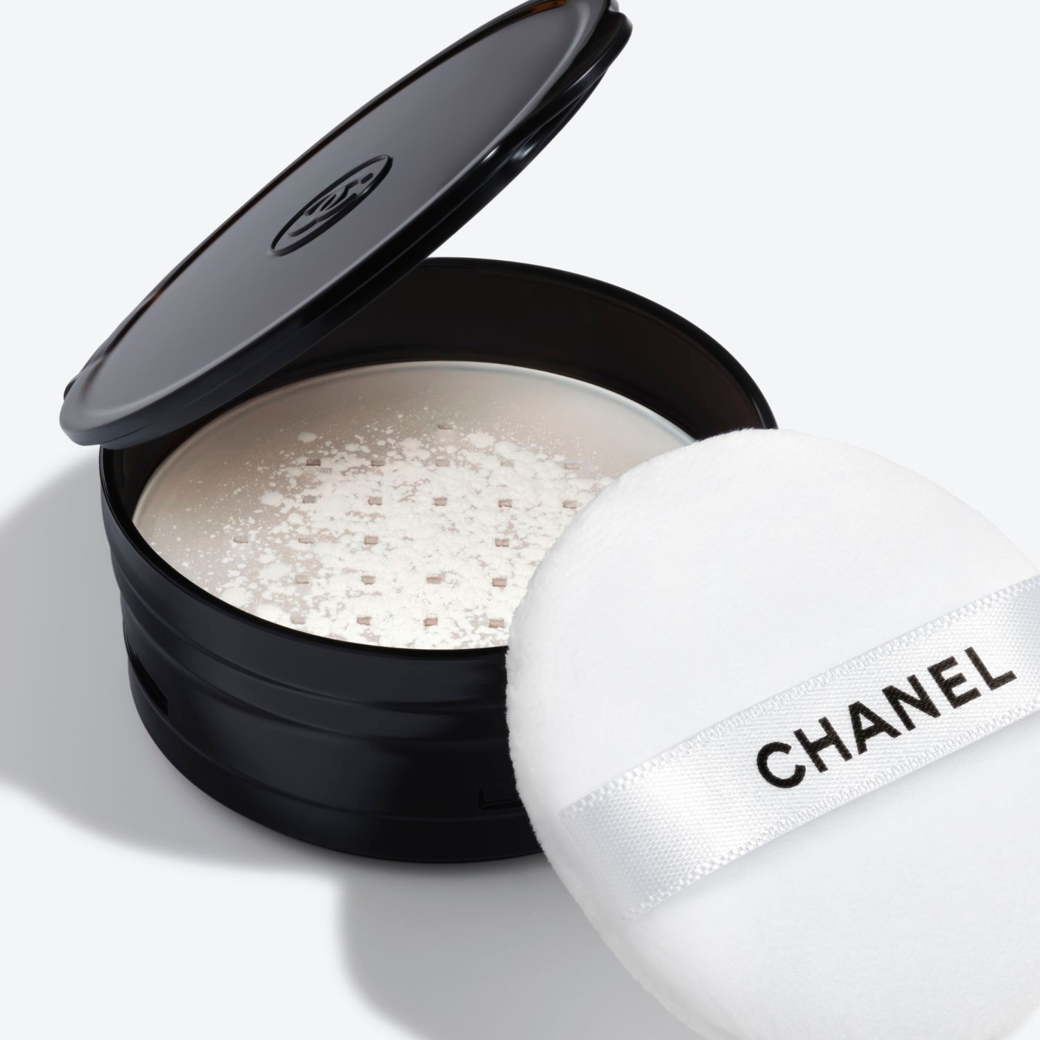 Пудра для лица poudre universelle libre - nachfüllung mit natürlichem finish. reisegrösse. Chanel, 10 light refill, вес 6 гр. — фото 2