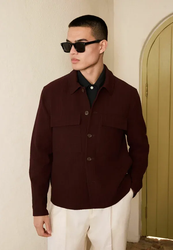 Куртка Regular fit smart textured twin pocket shacket, бренд Next, цвет бордово-красный — фото 3