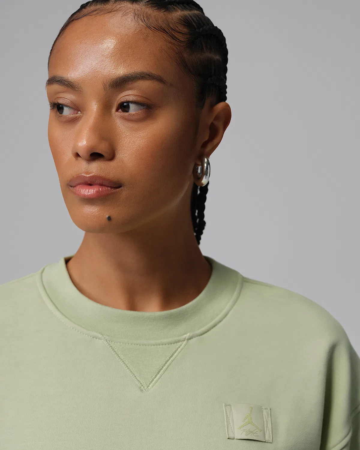Женская укороченная толстовка с круглым вырезом Jordan Flight Fleece, Olive Aura/Lawn — фото 3