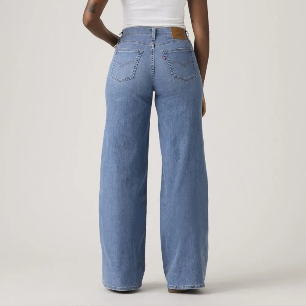 Женские джинсы 728 High-Rise Wide Leg Cool в цвете медиум индиго от Levi's — фото 3