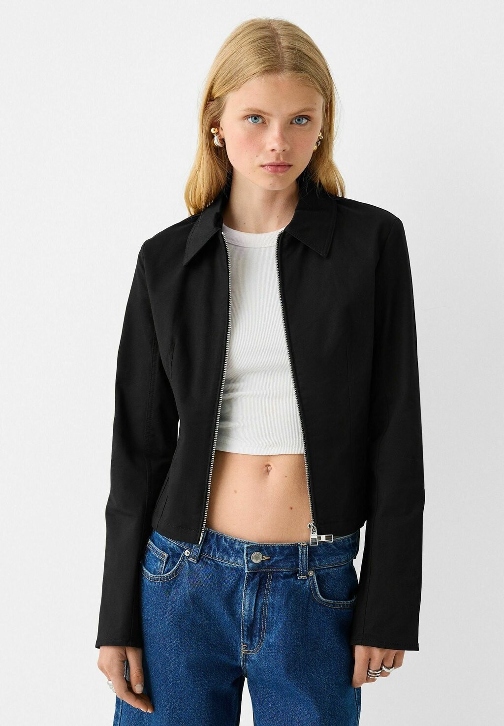 

Джинсовая куртка ZIPPED Bershka, черный