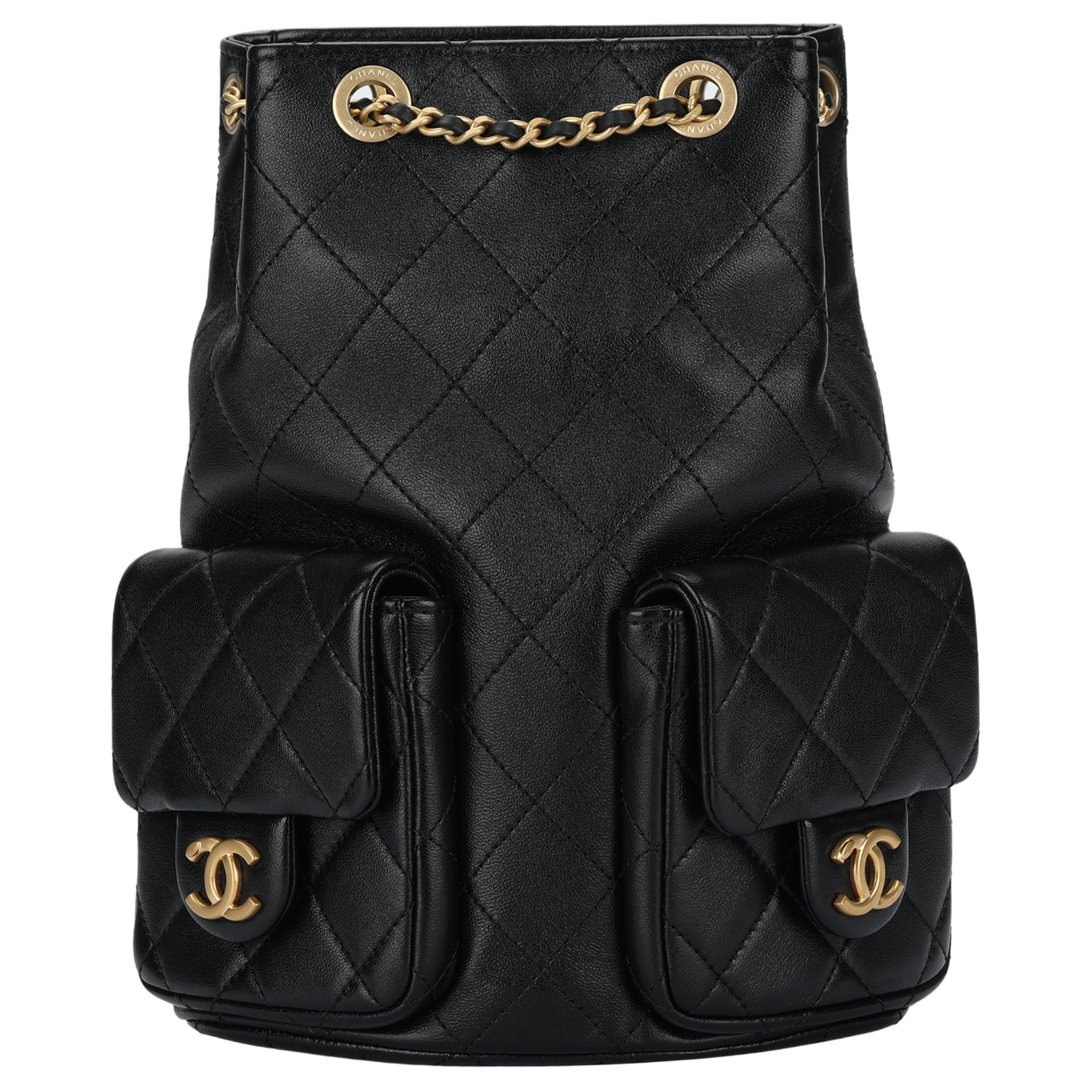 

CHANEL Чёрный глянцевый рюкзак из ягнячьей кожи