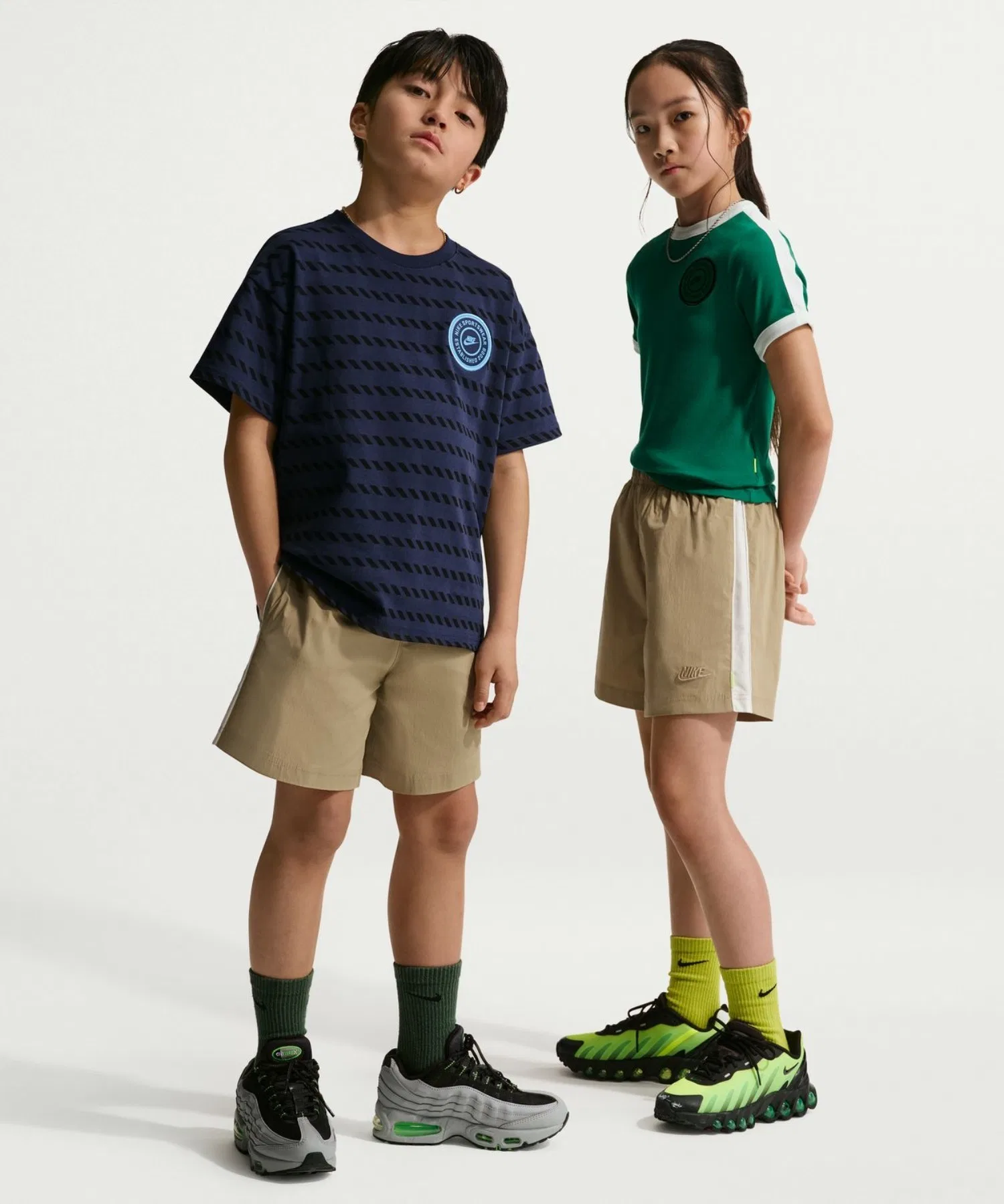 Детские шорты NIKE YTH NSW CLN из хлопка бежевые — фото 2