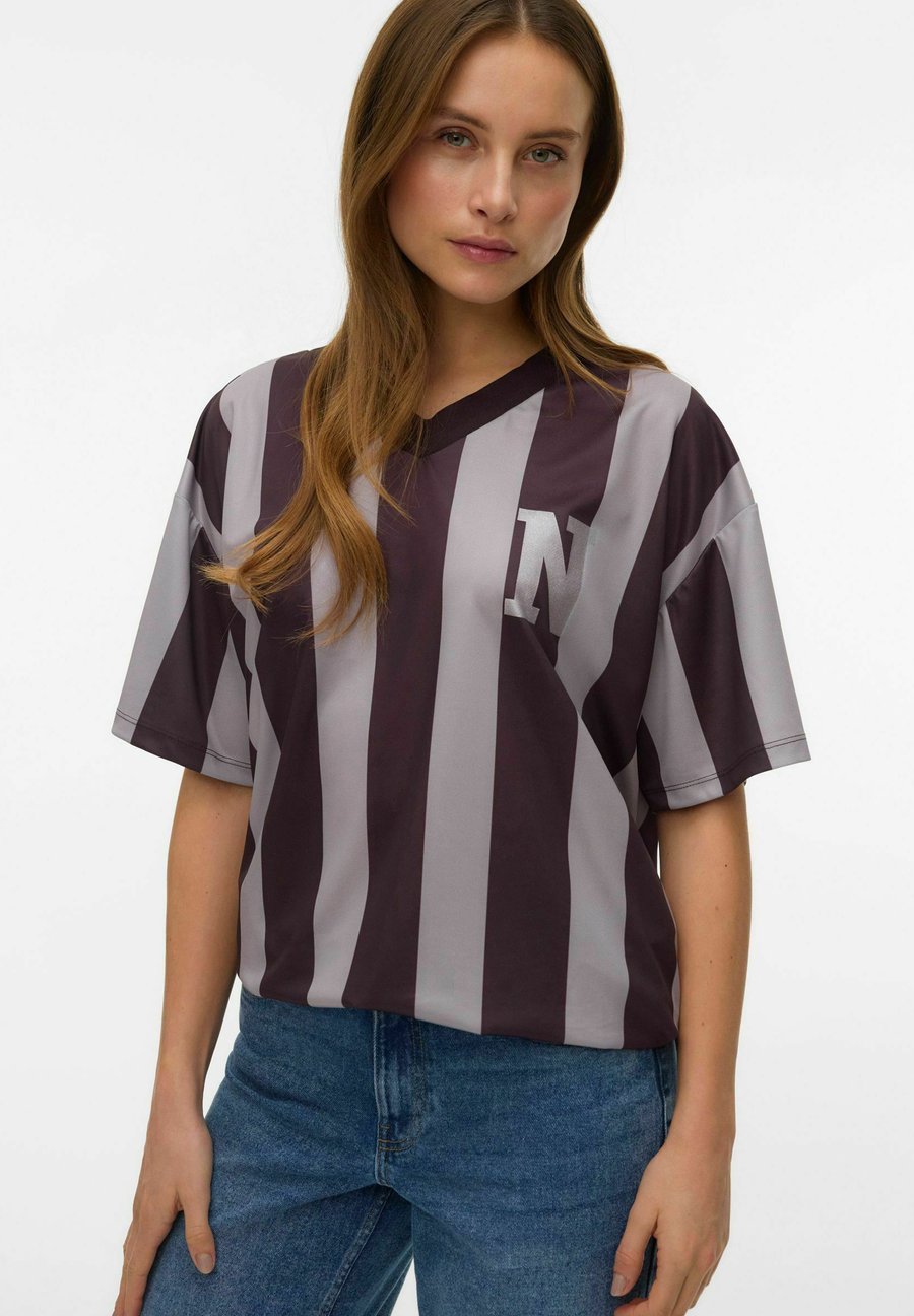 

Футболка Vero Moda Print T-shirt, Fudge/Bordeaux
