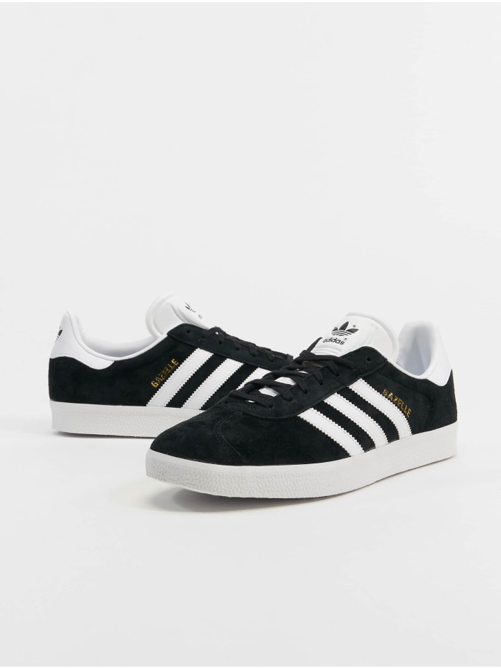 

Низкие кроссовки Adidas