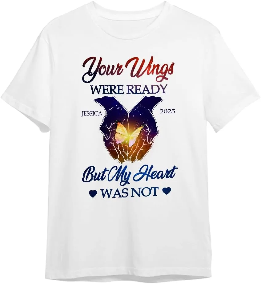 Футболка с принтом "Руки держат бабочек" и надписью "Your Heart Stopped, Mine Changed Forever"