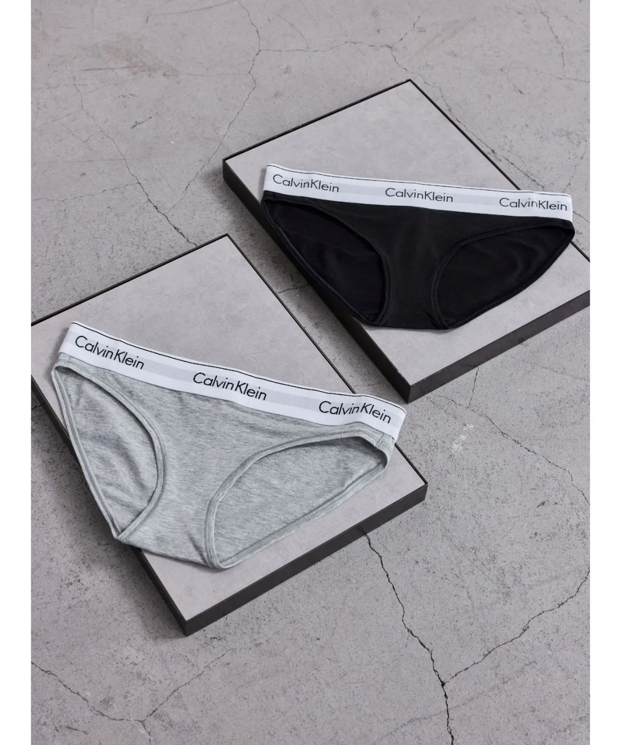 Трусы бикини Calvin Klein хлопковые серые — фото 2