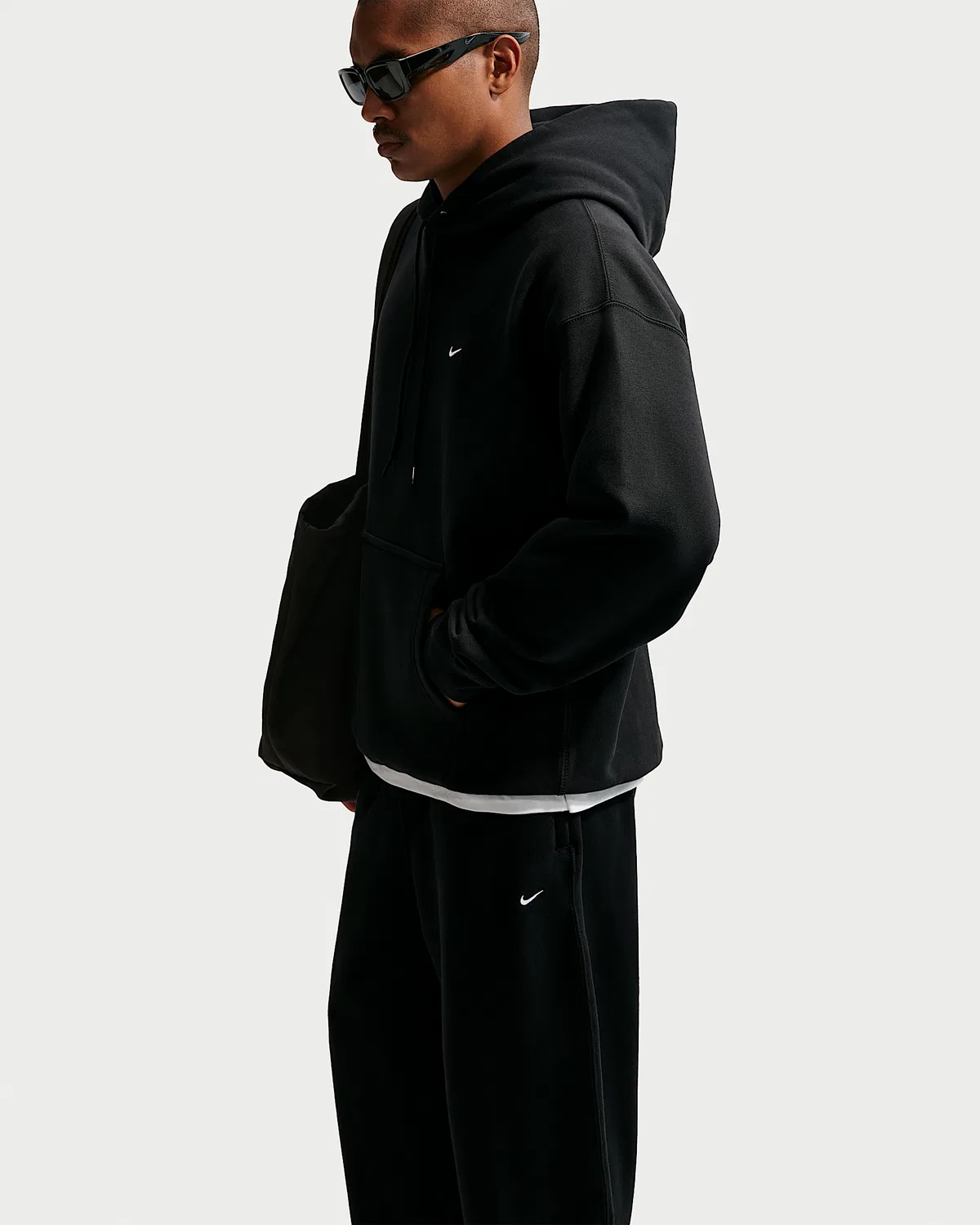 Мужская худи Nike Solo Swoosh, Black/Black/White — фото 3