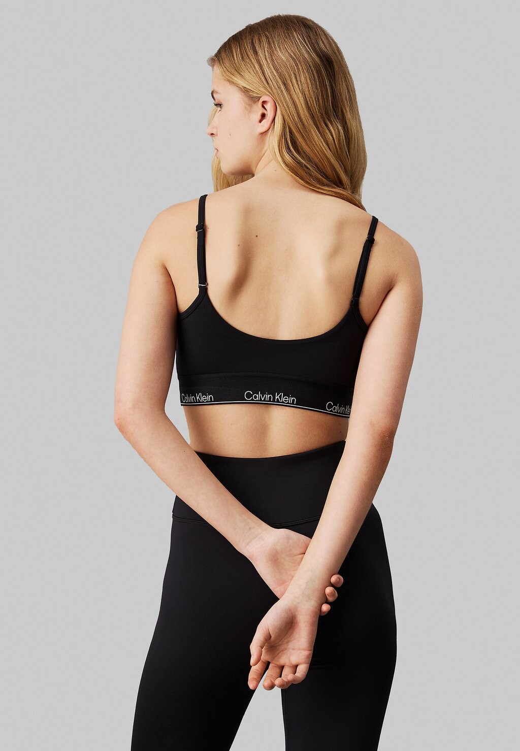 

Спортивный бюстгальтер с легкой поддержкой LOW IMPACT Calvin Klein, черный