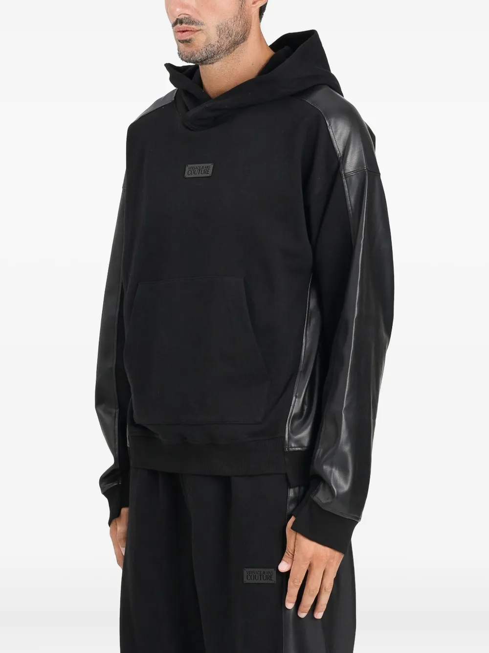 

Худи с нашивкой-логотипом Versace Jeans Couture, черный