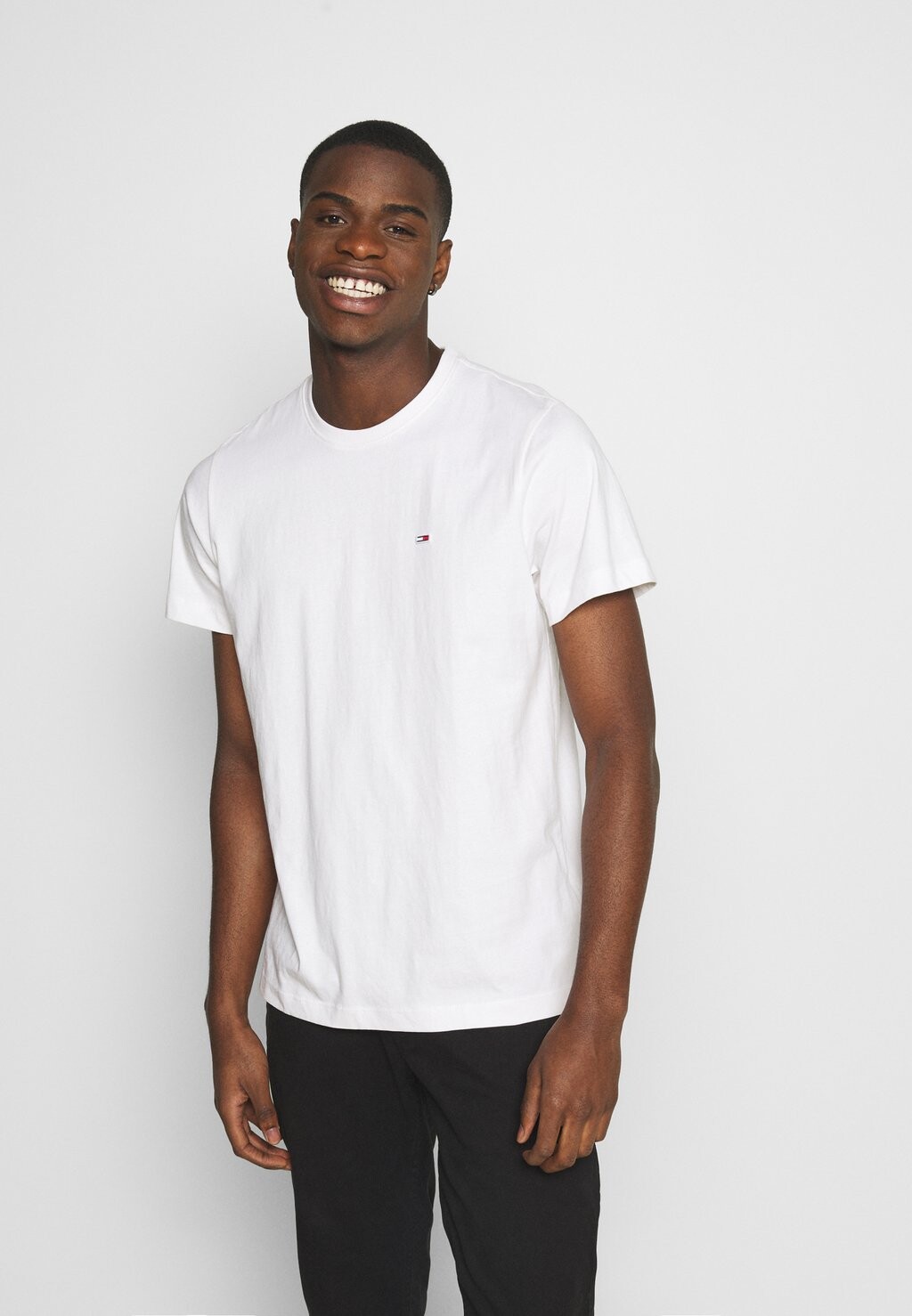 

Базовая футболка CLASSIC C NECK Tommy Jeans, белый
