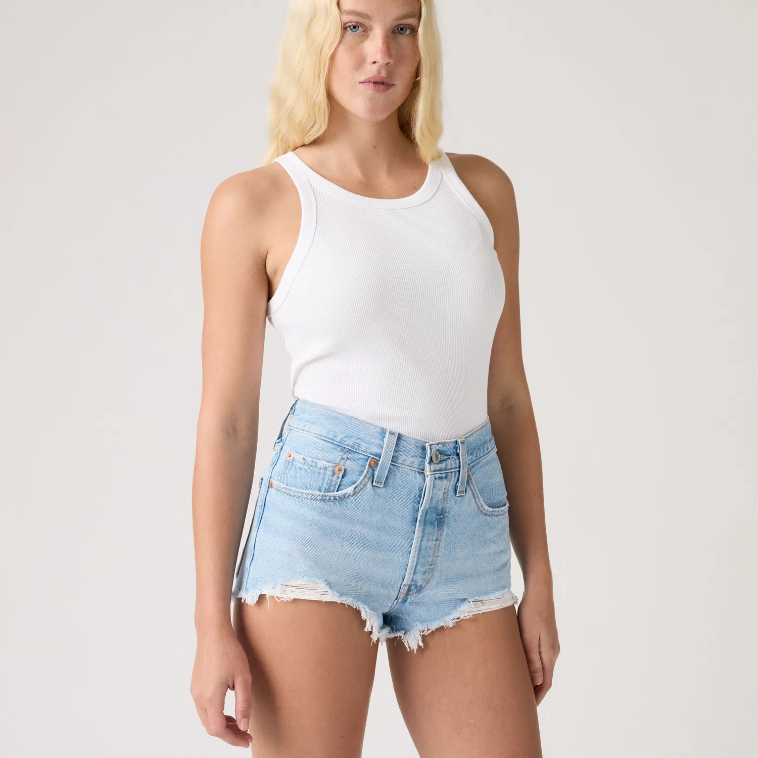 Женские микрошорты 501 Original Fit Levi's, Light Wash — фото 2