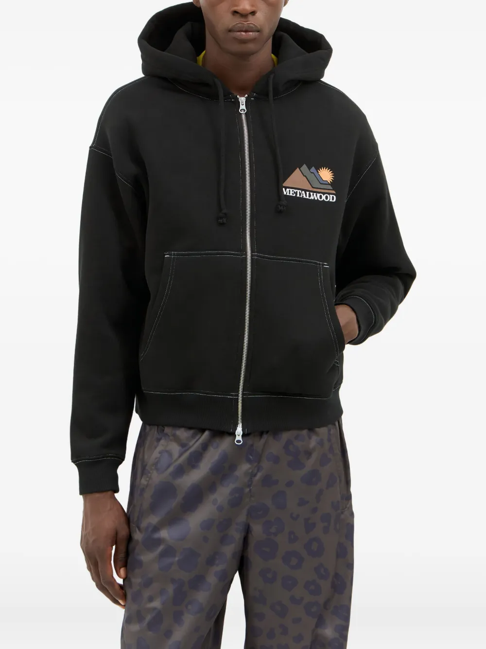 

Толстовка с капюшоном и графичным принтом Metalwood Studio, черный