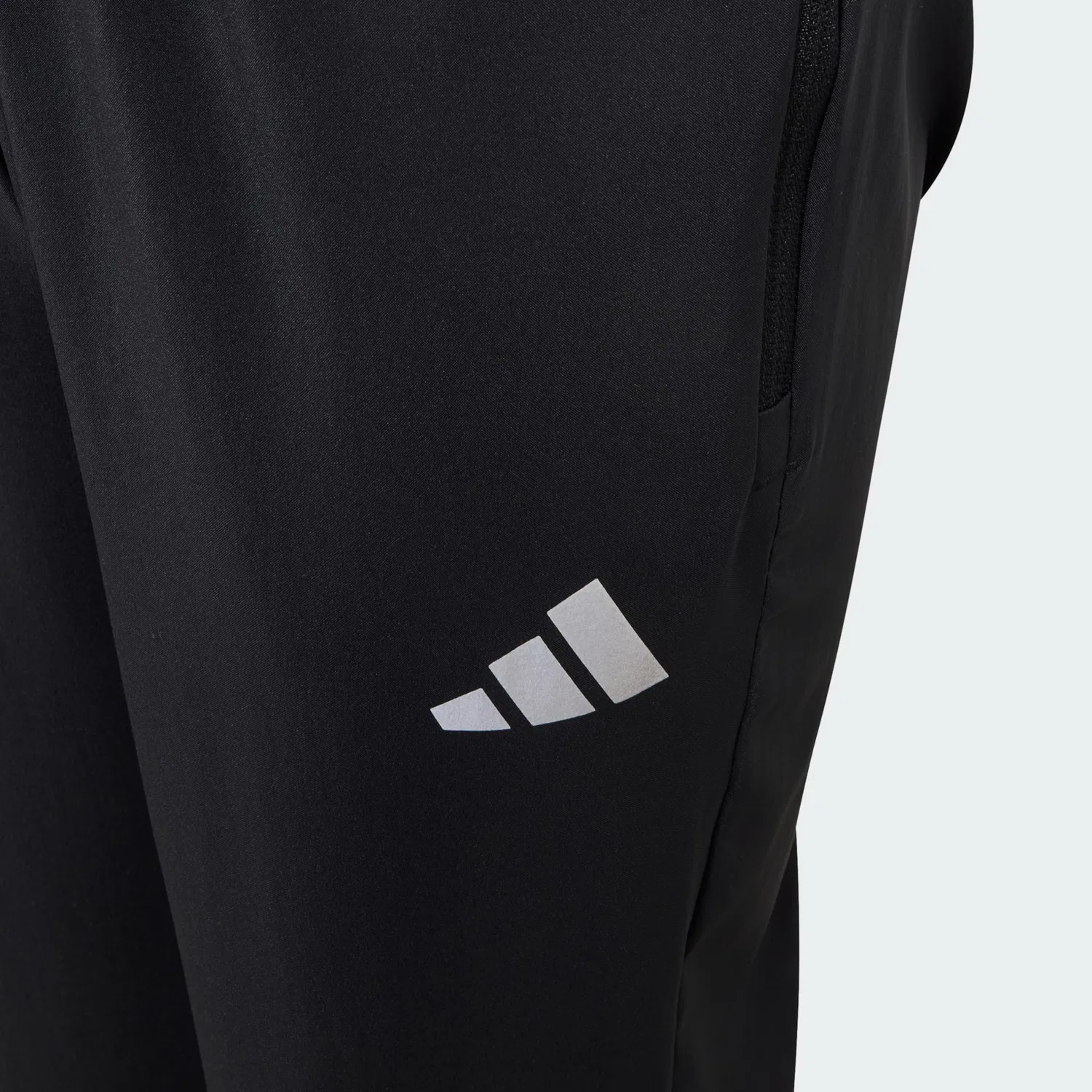 Спортивные брюки Adidas Sportswear с зауженными штанинами цвет Технологическая одежда, черный — фото 3