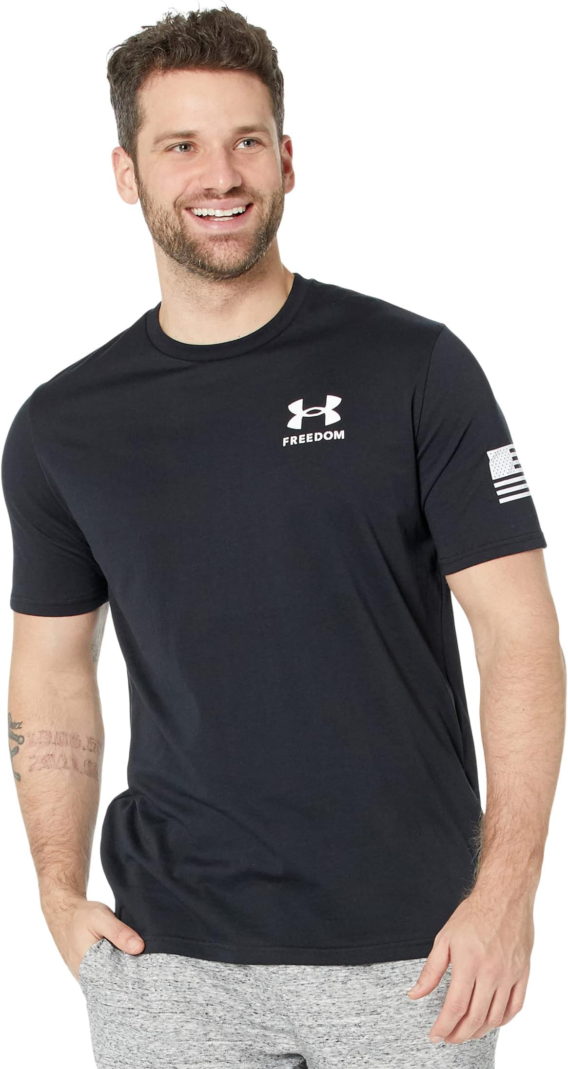 

Футболка Under Armour New Freedom Flag T-Shirt, цвет Black/White